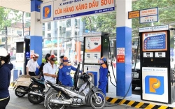 Đề xuất mức sàn giảm thuế BVMT đối với xăng dầu năm 2023