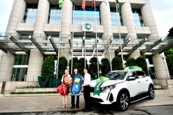 cac giai thuong gia tri da duoc trao tang cho chu the quoc te vietcombank