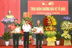 chu tich nuoc tang huan chuong bao ve to quoc cho 7 ca nhan o soc trang