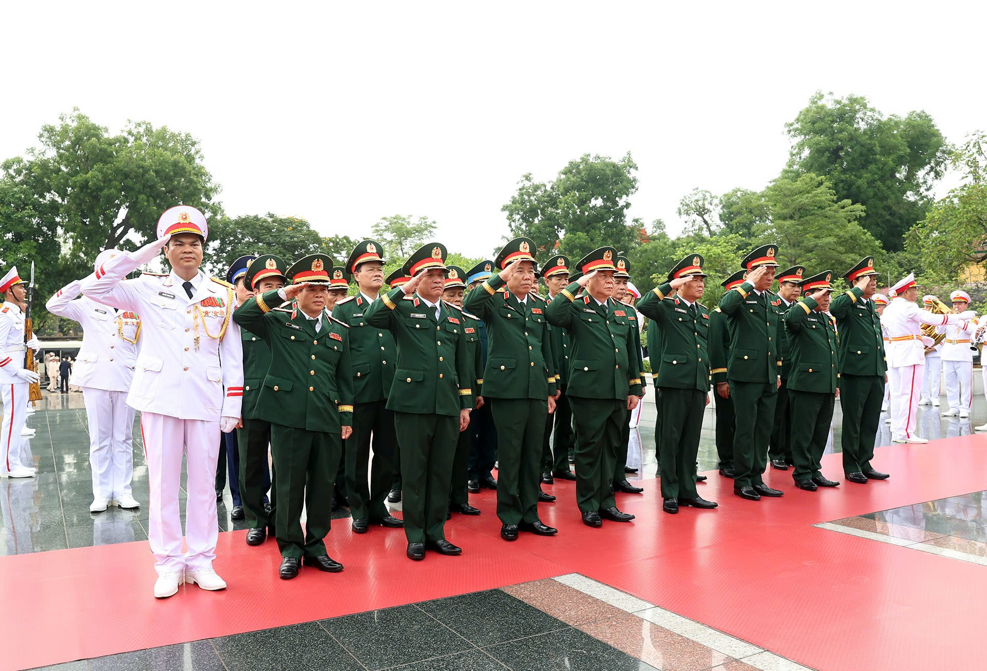 Lãnh đạo Đảng, Nhà nước vào Lăng viếng Chủ tịch Hồ Chí Minh- Ảnh 9. Lãnh đạo Đảng, Nhà nước vào Lăng viếng Chủ tịch Hồ Chí Minh- Ảnh 9.