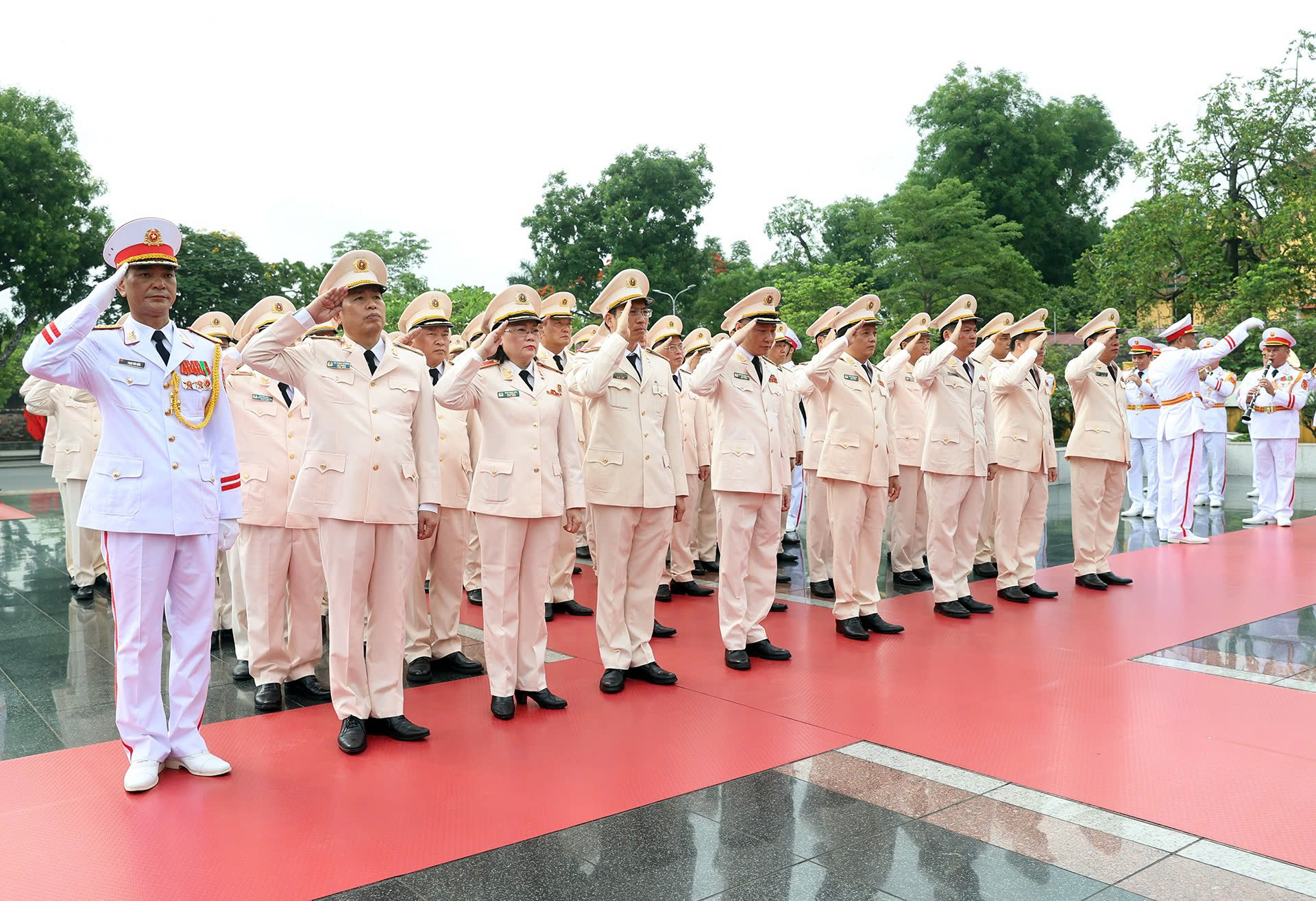 Lãnh đạo Đảng, Nhà nước vào Lăng viếng Chủ tịch Hồ Chí Minh- Ảnh 10. Lãnh đạo Đảng, Nhà nước vào Lăng viếng Chủ tịch Hồ Chí Minh- Ảnh 10.