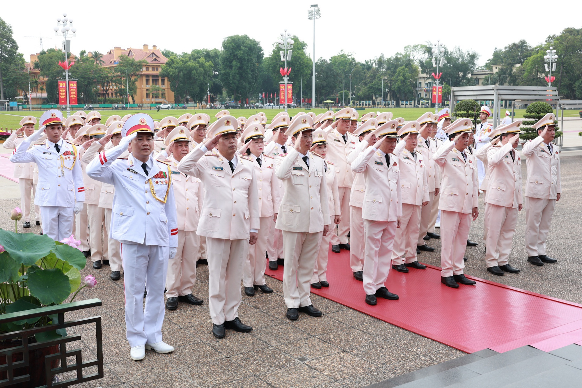 Lãnh đạo Đảng, Nhà nước vào Lăng viếng Chủ tịch Hồ Chí Minh- Ảnh 5. Lãnh đạo Đảng, Nhà nước vào Lăng viếng Chủ tịch Hồ Chí Minh- Ảnh 5.